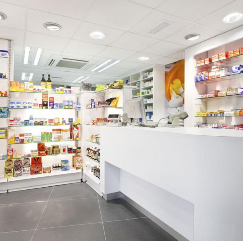 Exclusivité - Pharmacie seule au bourg 